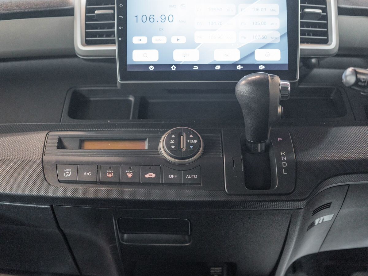Honda Freed Spike 2010 - фото автомобиля