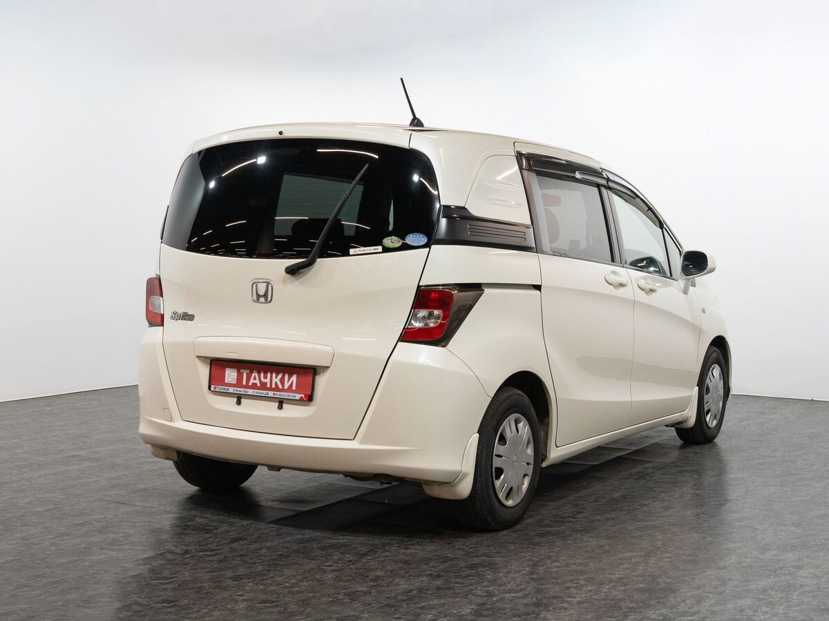 Honda Freed Spike 2010 - фото автомобиля
