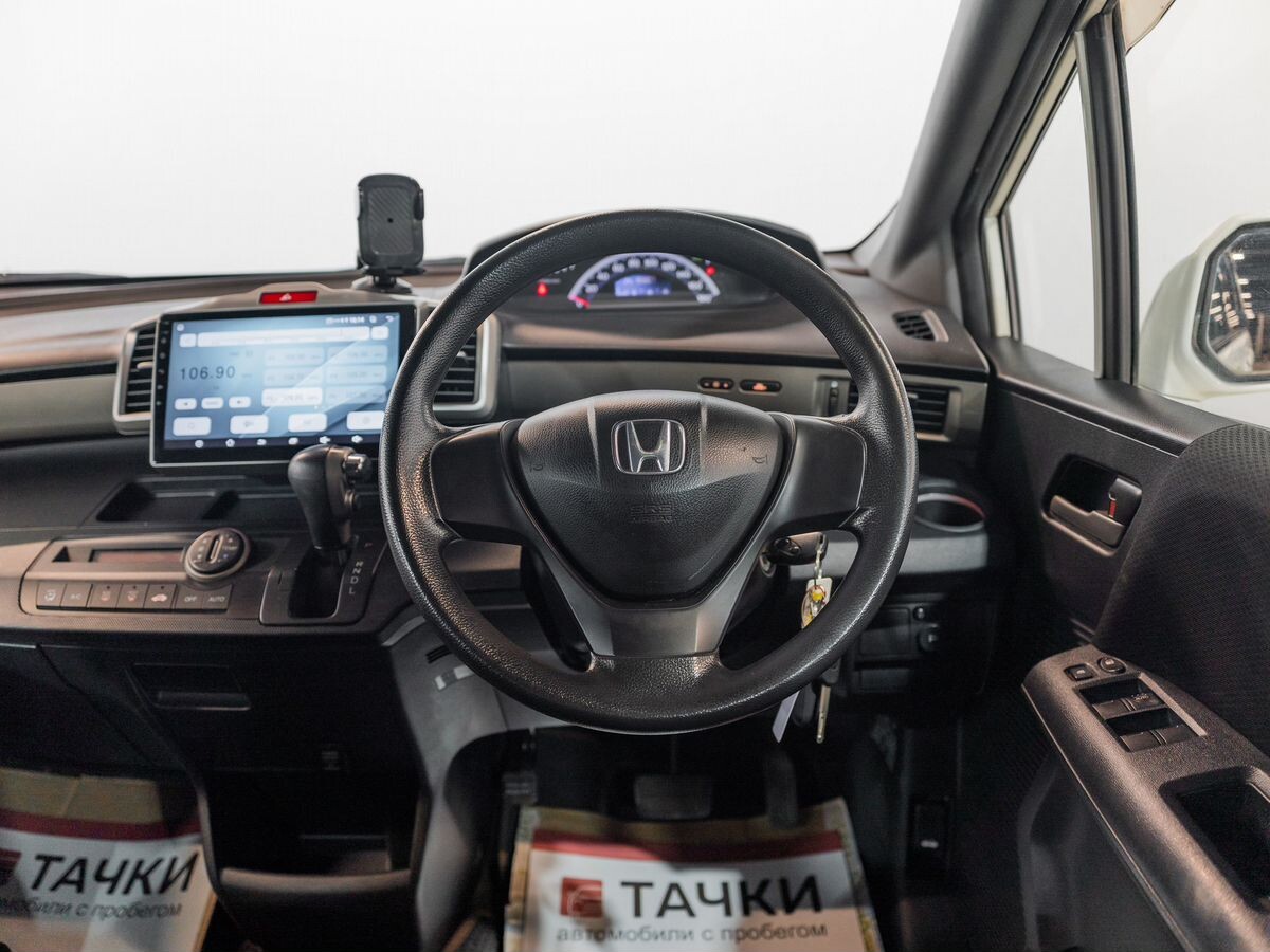 Honda Freed Spike 2010 - фото автомобиля