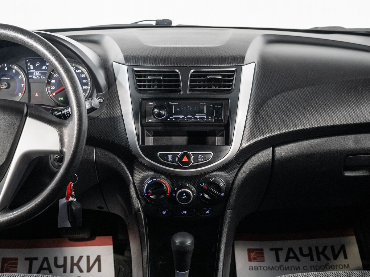 Hyundai Solaris 2011 - фото автомобиля