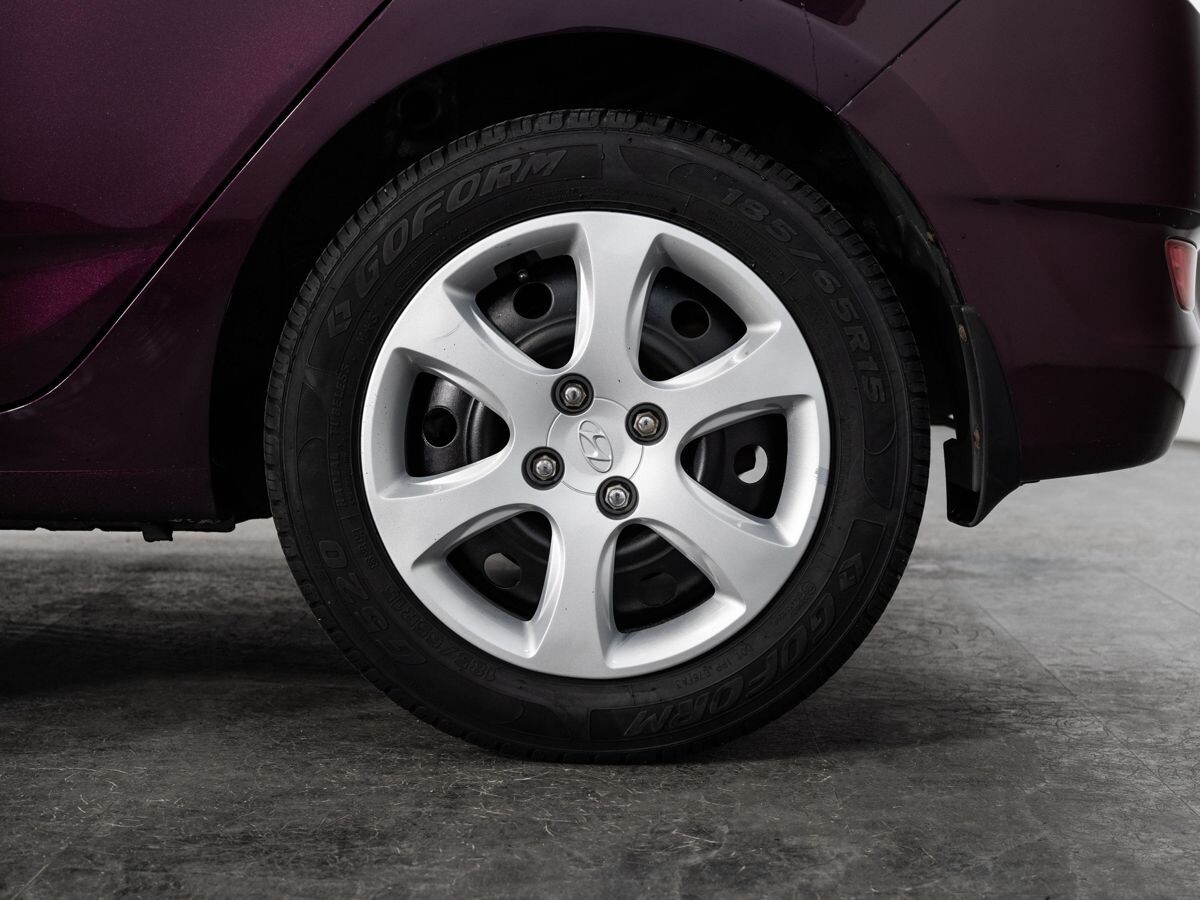 Hyundai Solaris 2011 - фото автомобиля