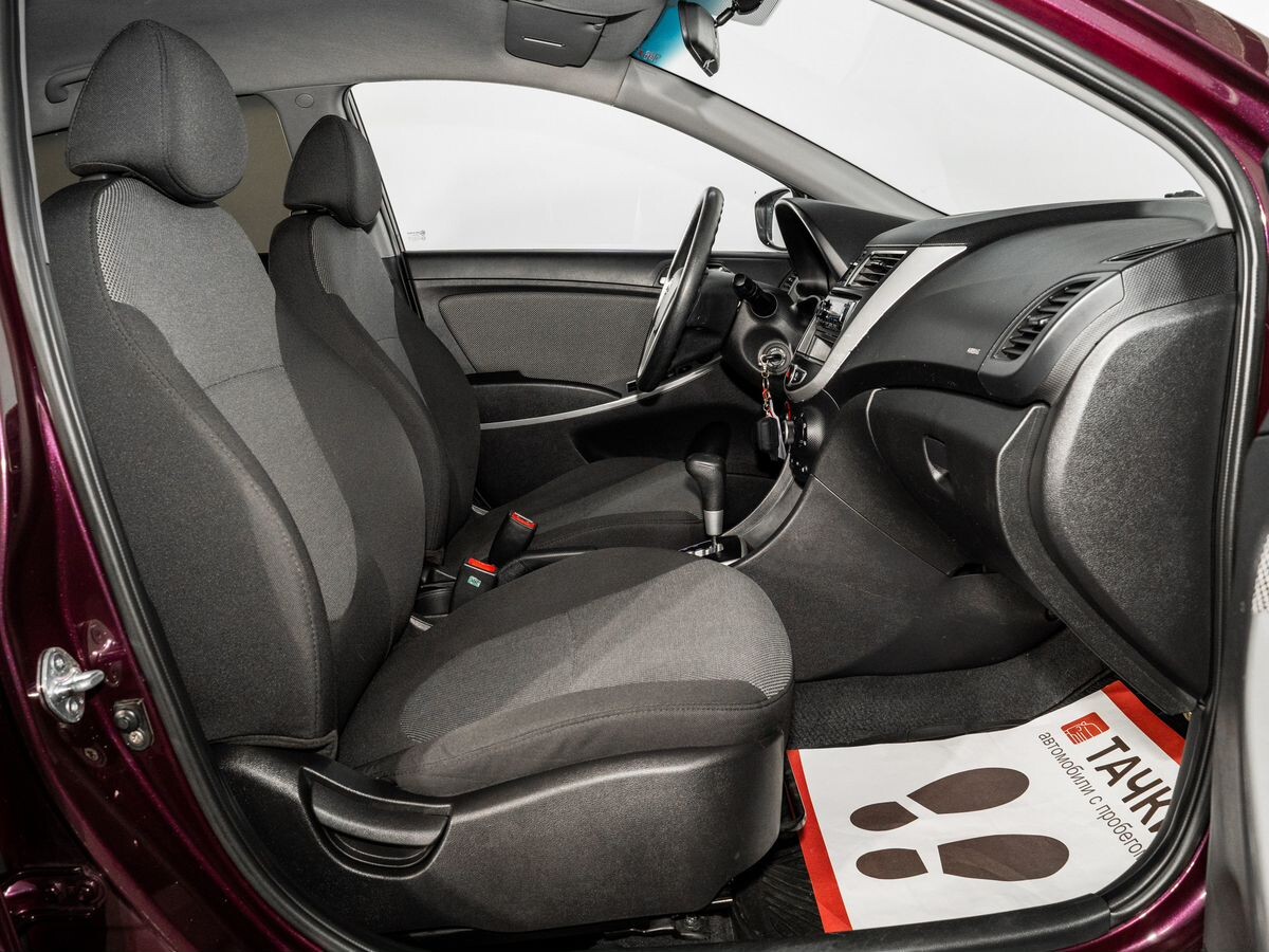 Hyundai Solaris 2011 - фото автомобиля