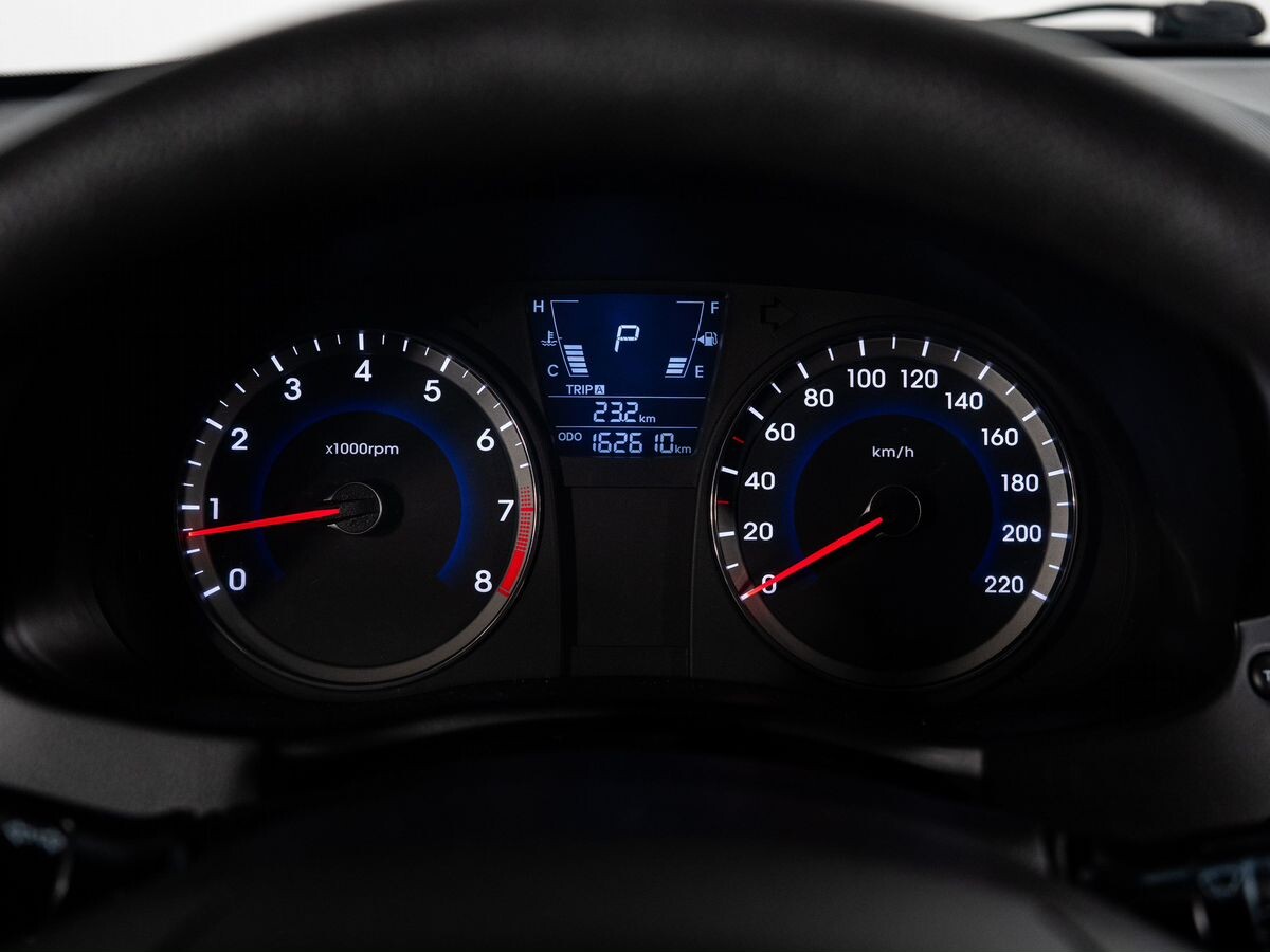 Hyundai Solaris 2011 - фото автомобиля