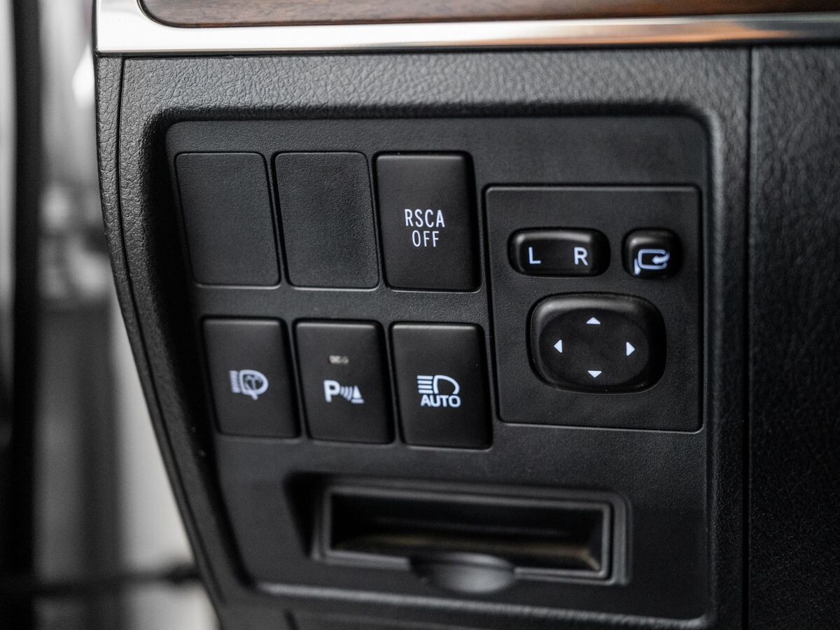 Toyota Land Cruiser 2015 - фото автомобиля