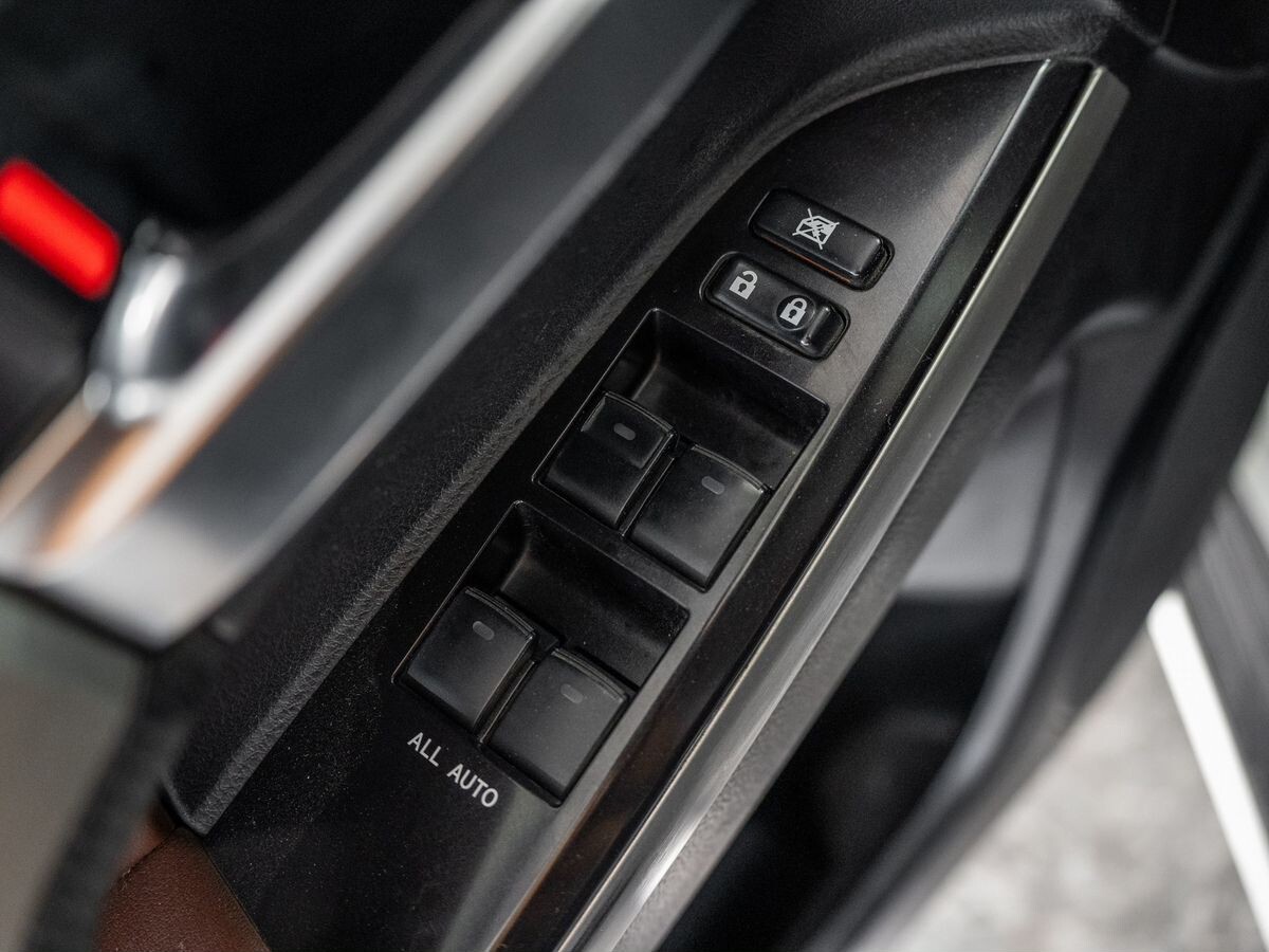 Toyota Land Cruiser 2015 - фото автомобиля