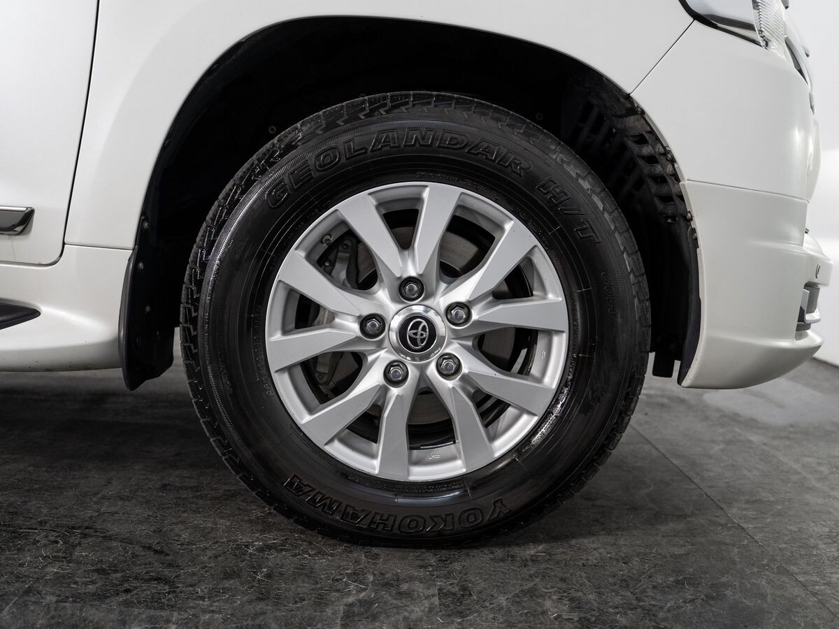 Toyota Land Cruiser 2015 - фото автомобиля