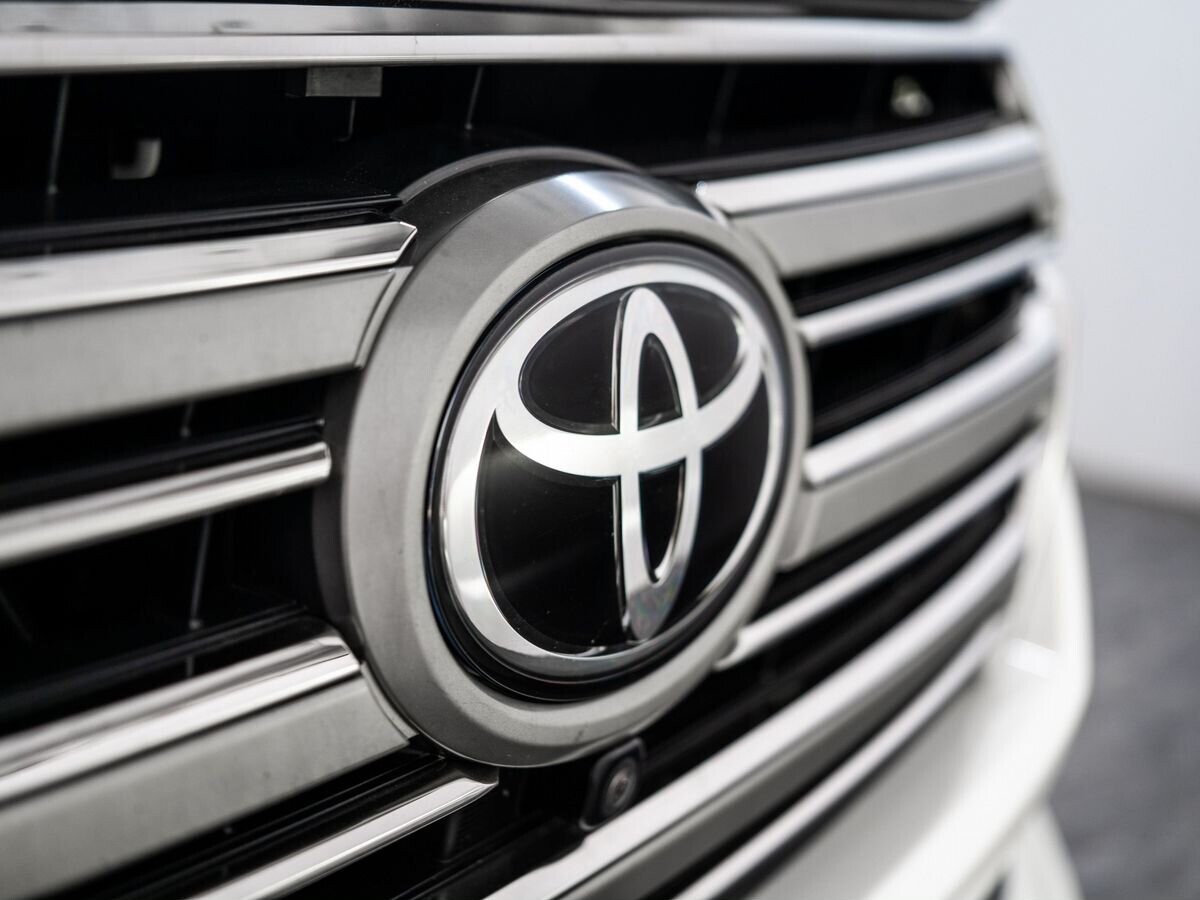 Toyota Land Cruiser 2015 - фото автомобиля