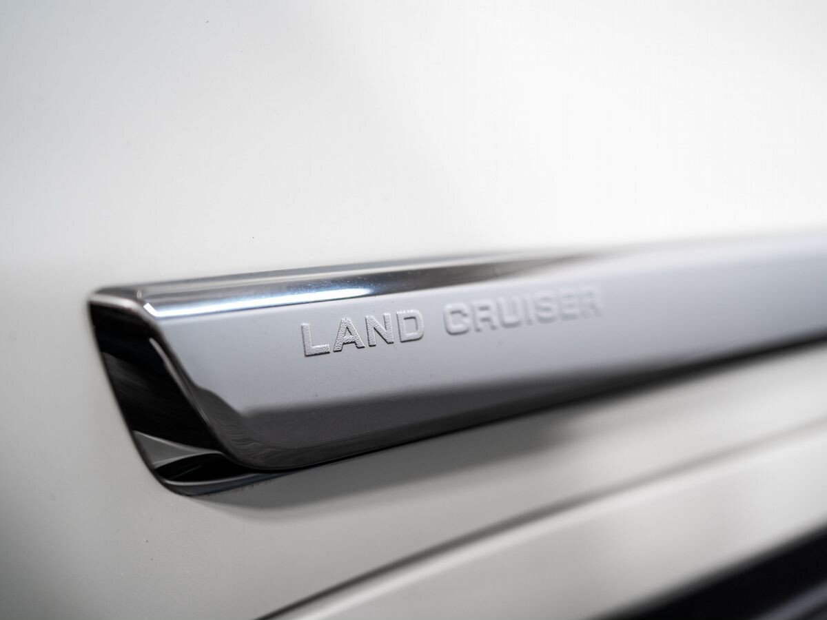 Toyota Land Cruiser 2015 - фото автомобиля