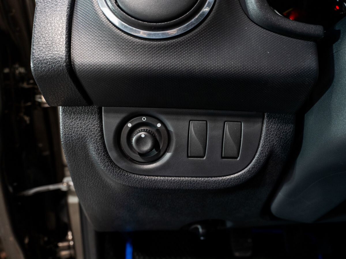 Renault Logan 2018 - фото автомобиля