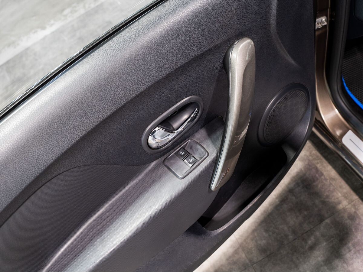 Renault Logan 2018 - фото автомобиля