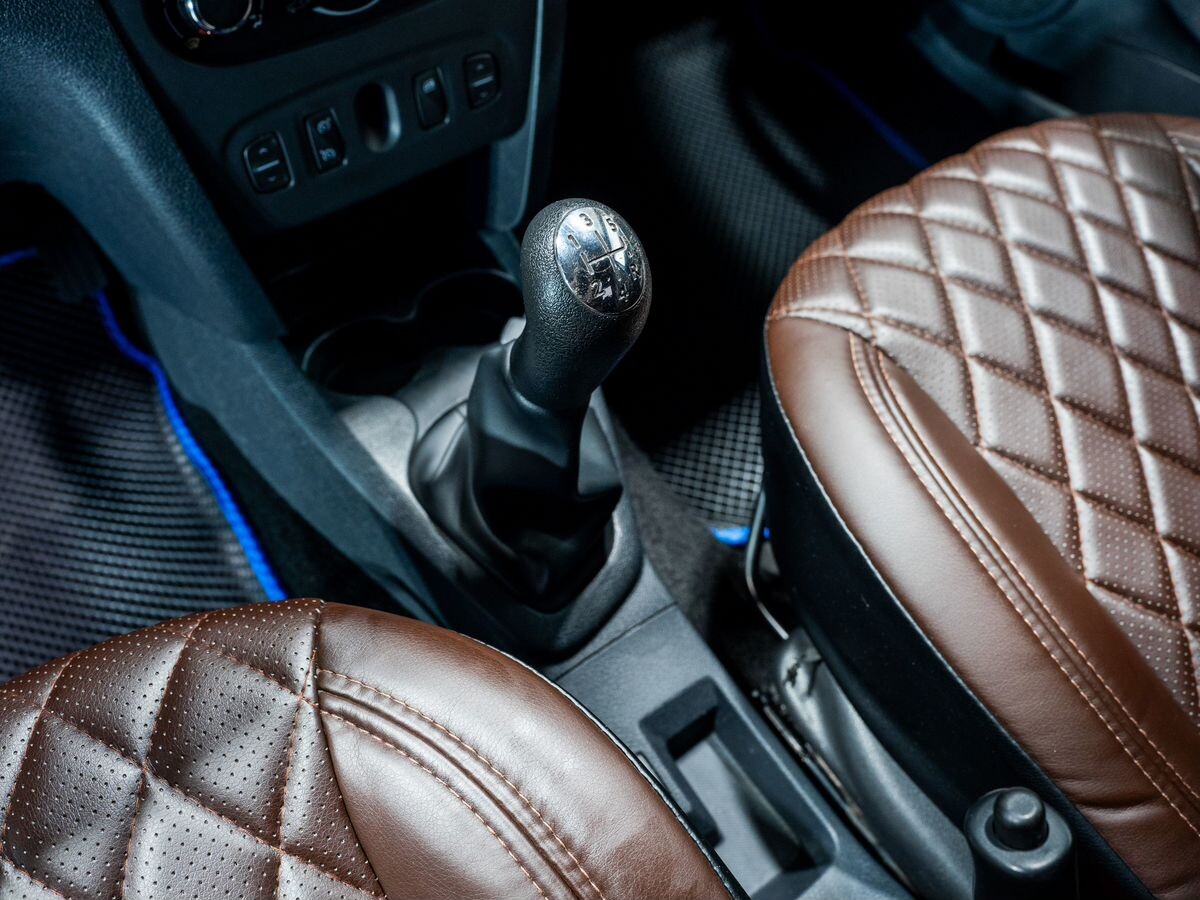 Renault Logan 2018 - фото автомобиля