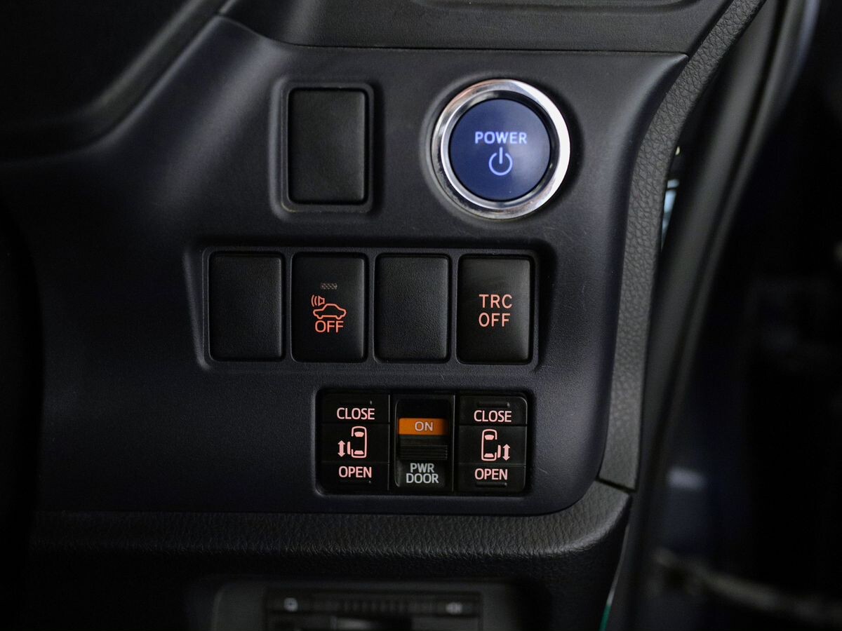 Toyota Voxy 2014 - фото автомобиля