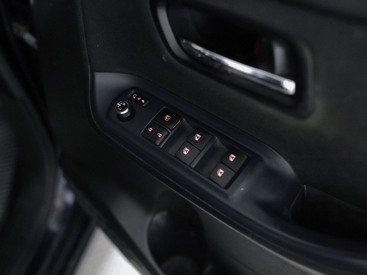 Toyota Voxy 2014 - фото автомобиля