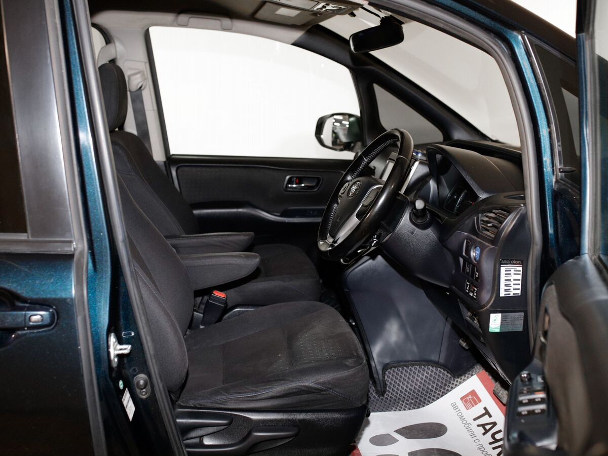 Toyota Voxy 2014 - фото автомобиля
