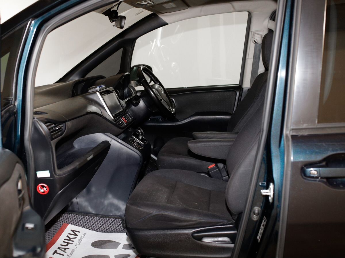 Toyota Voxy 2014 - фото автомобиля
