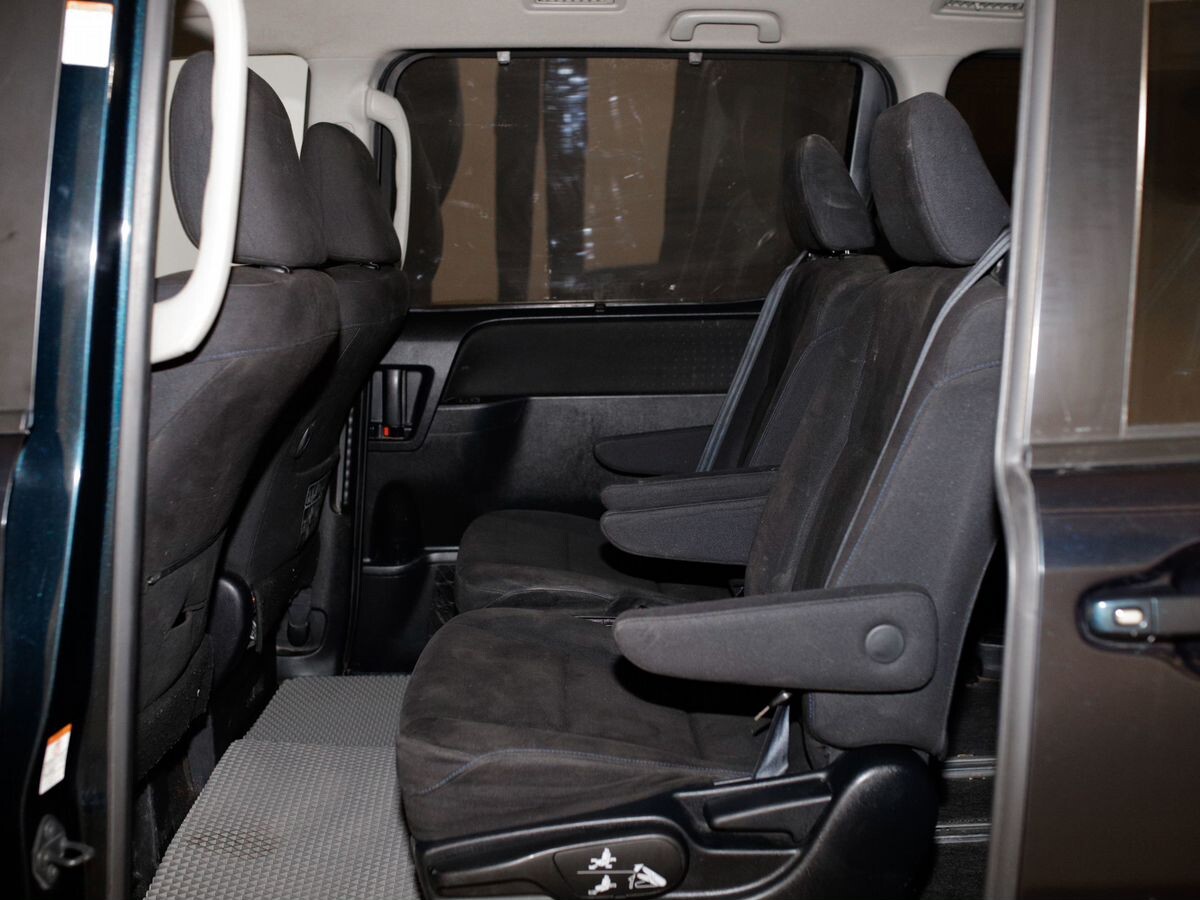 Toyota Voxy 2014 - фото автомобиля