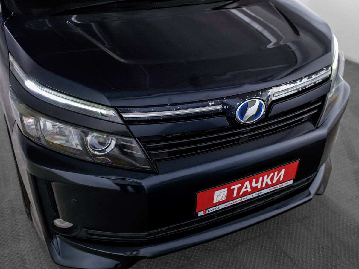 Toyota Voxy 2014 - фото автомобиля