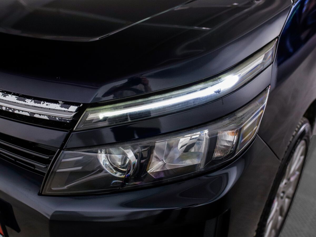 Toyota Voxy 2014 - фото автомобиля