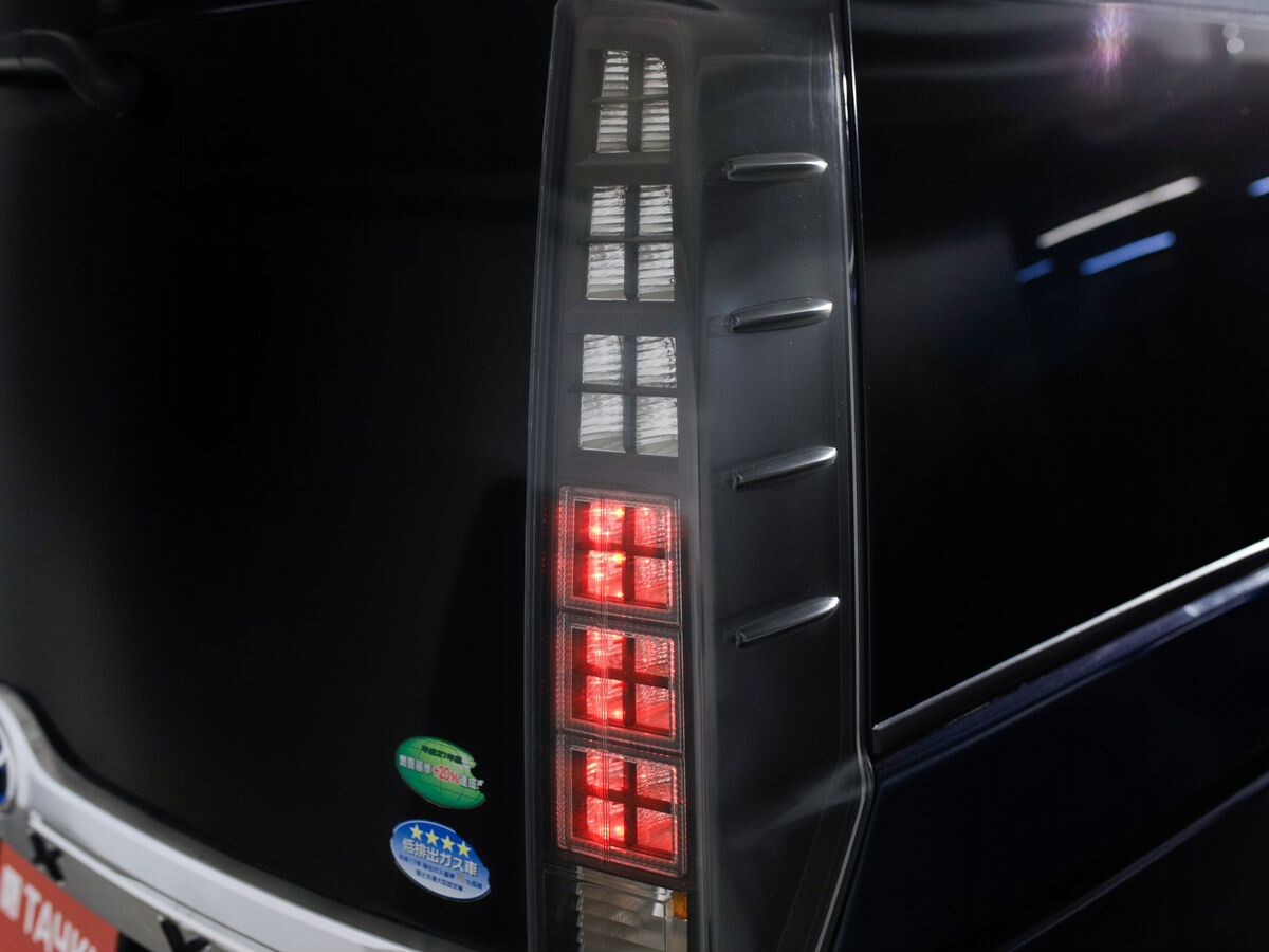 Toyota Voxy 2014 - фото автомобиля