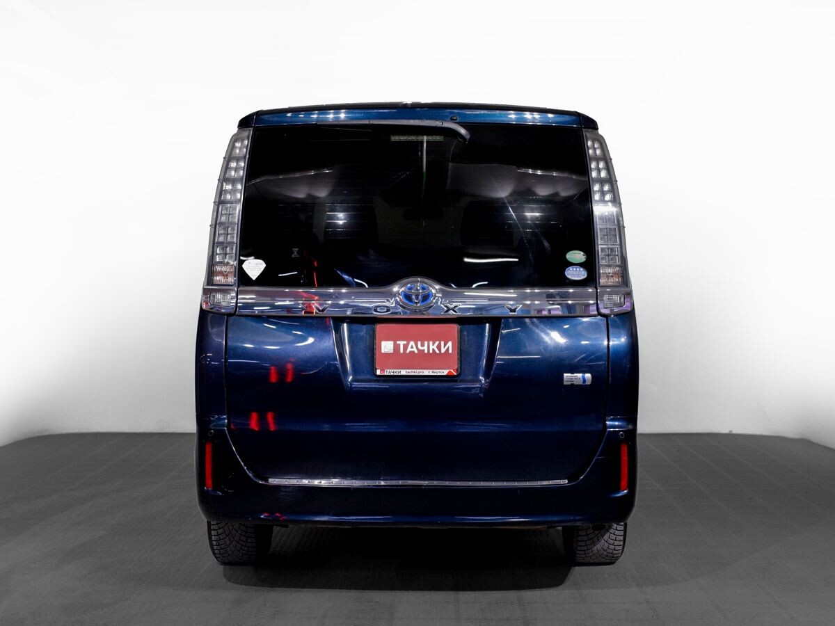 Toyota Voxy 2014 - фото автомобиля
