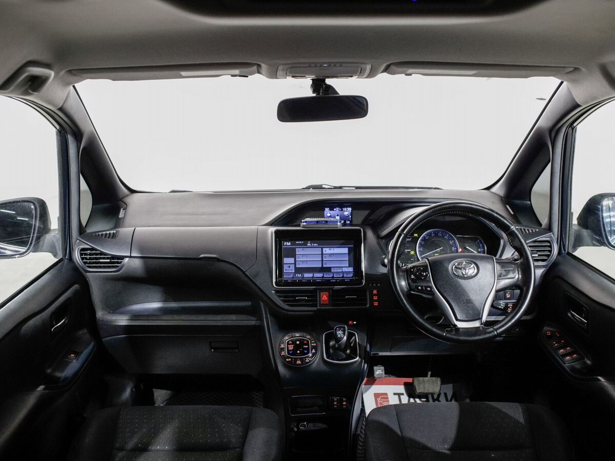 Toyota Voxy 2014 - фото автомобиля
