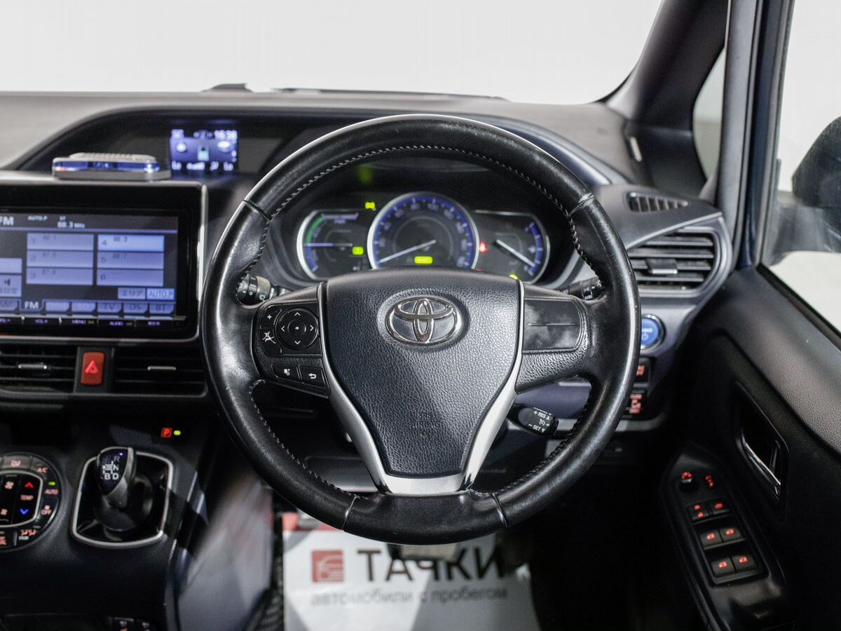 Toyota Voxy 2014 - фото автомобиля
