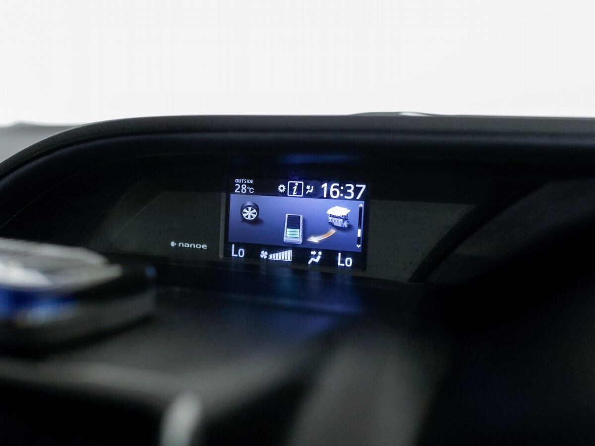Toyota Voxy 2014 - фото автомобиля