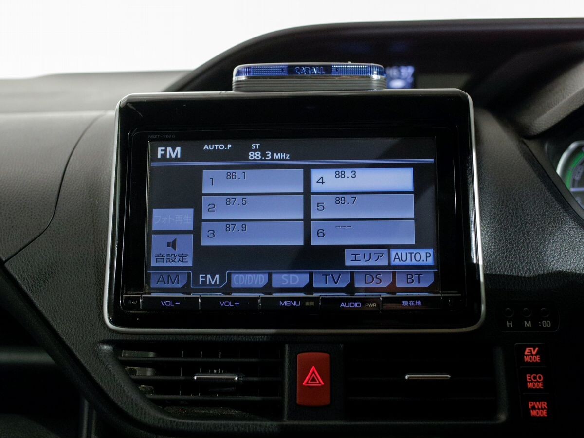Toyota Voxy 2014 - фото автомобиля
