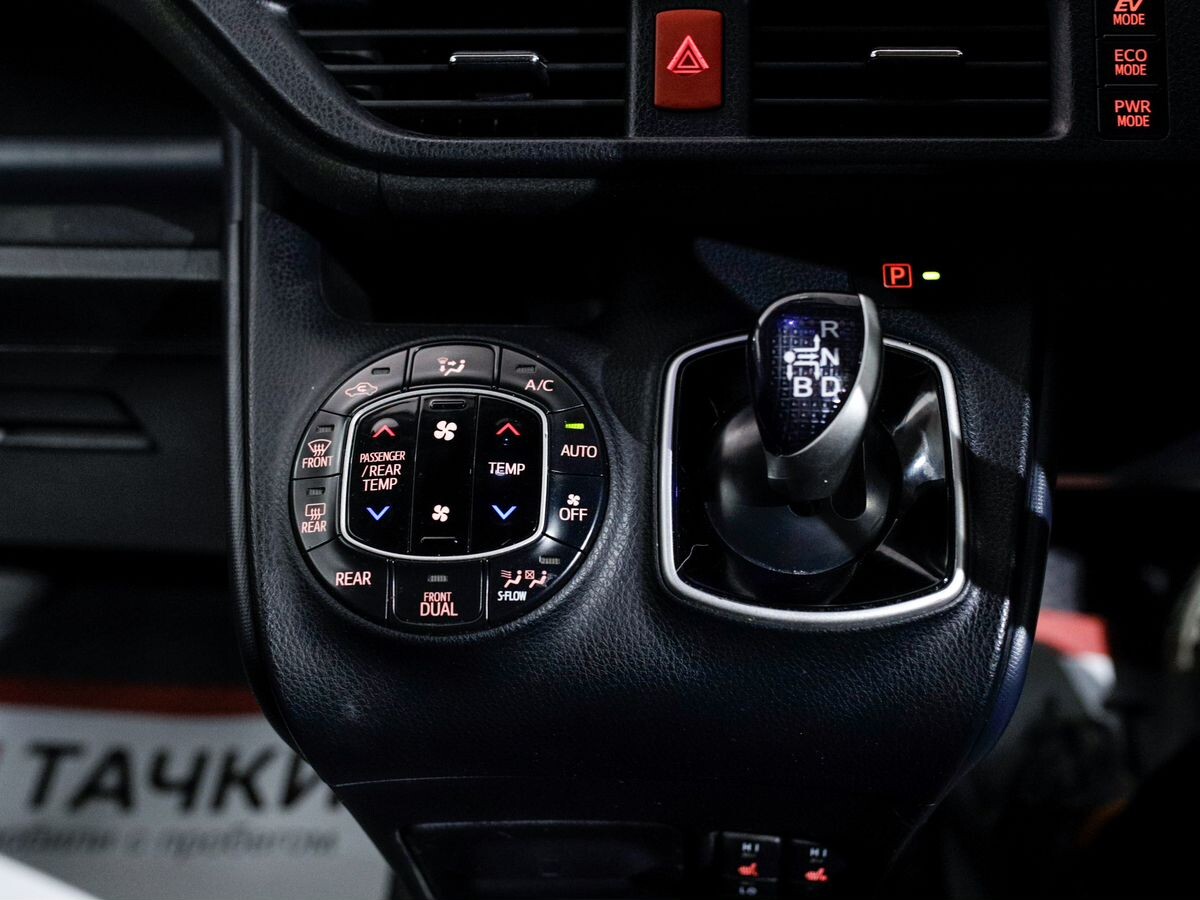 Toyota Voxy 2014 - фото автомобиля