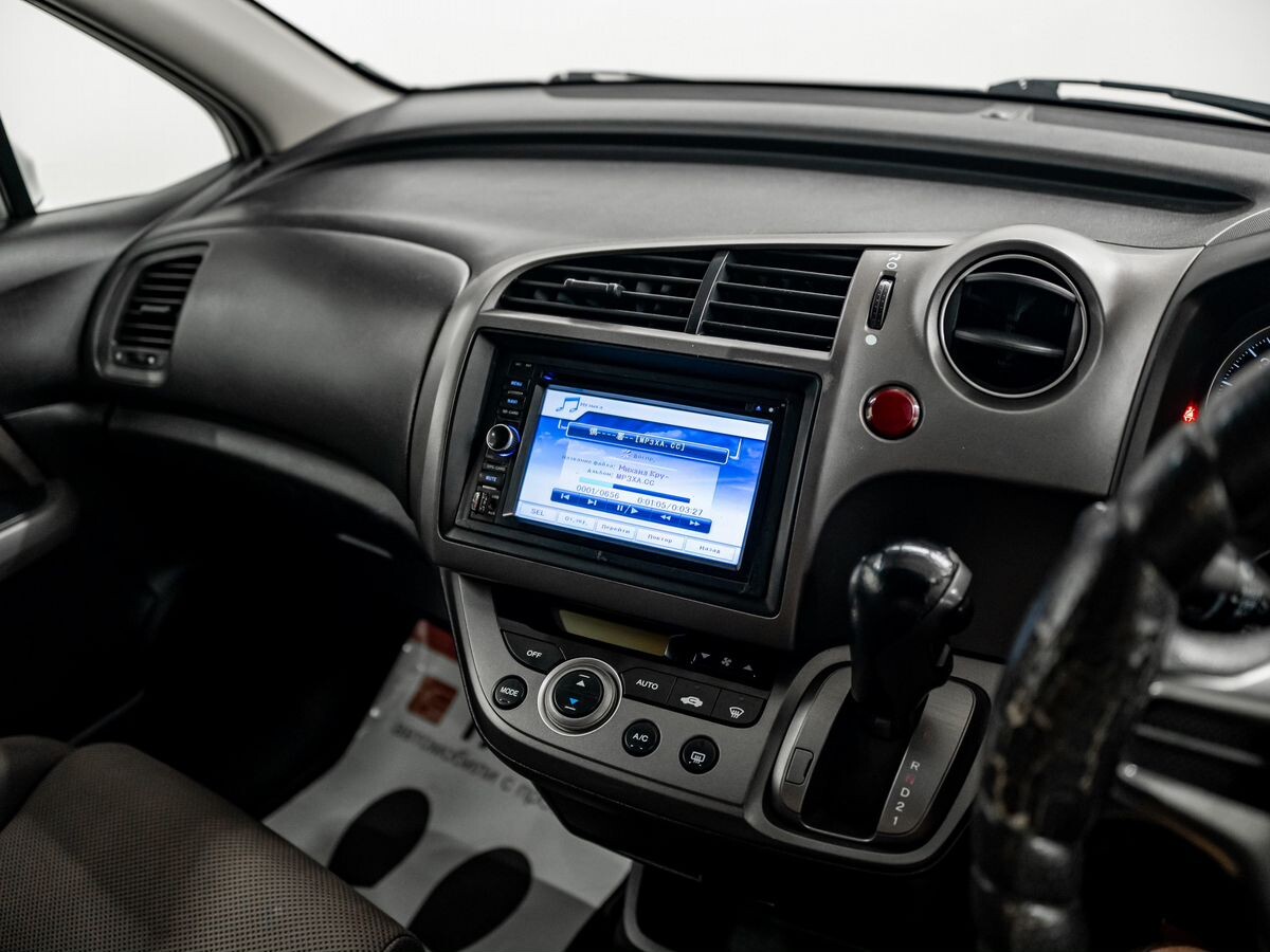 Honda Stream 2006 - фото автомобиля