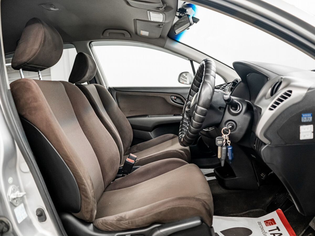 Honda Stream 2006 - фото автомобиля