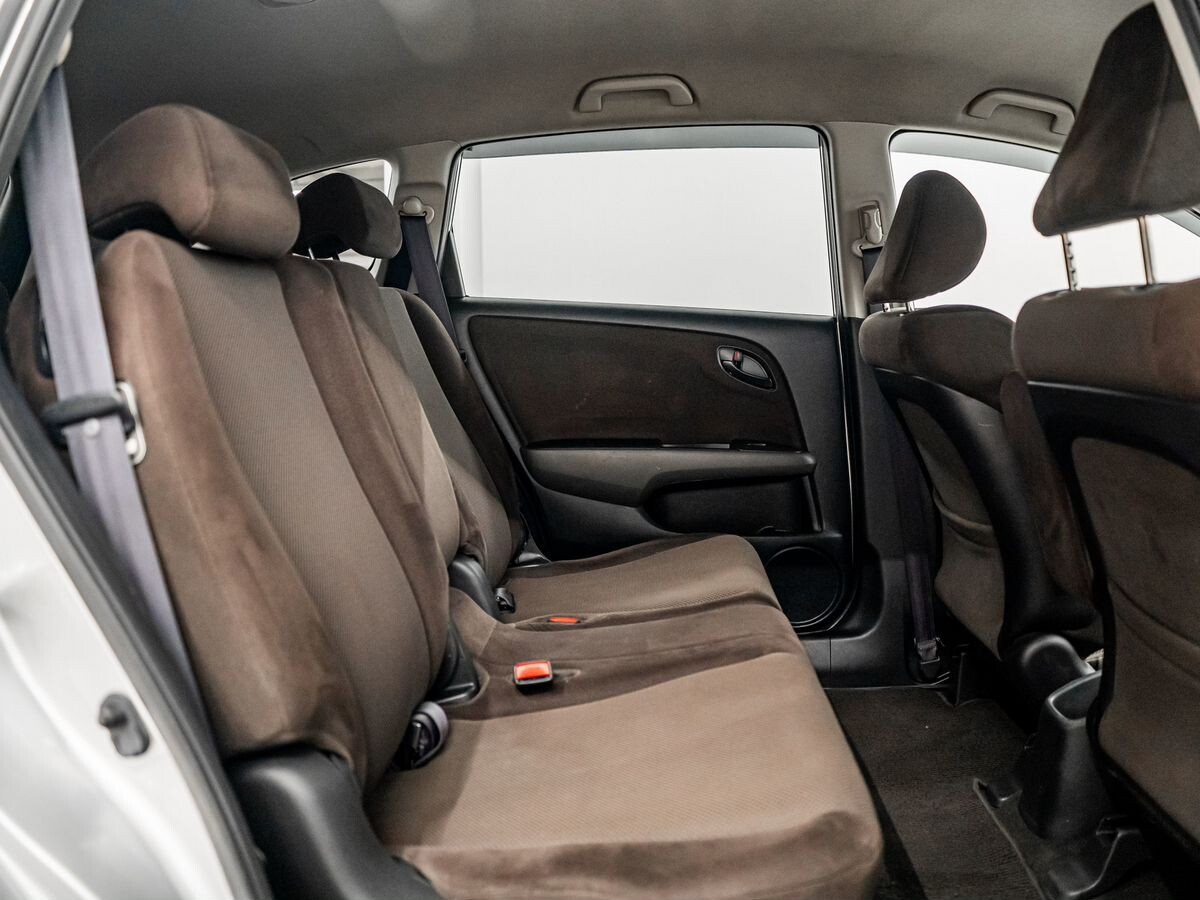 Honda Stream 2006 - фото автомобиля