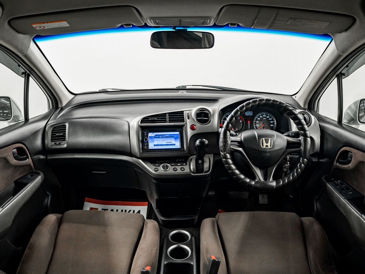 Honda Stream 2006 - фото автомобиля