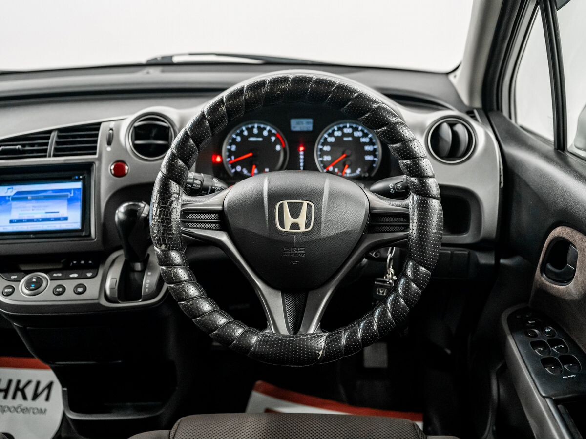 Honda Stream 2006 - фото автомобиля