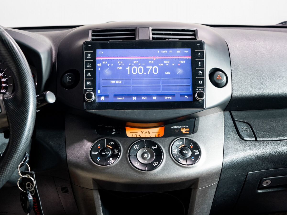 Toyota RAV4 2010 - фото автомобиля