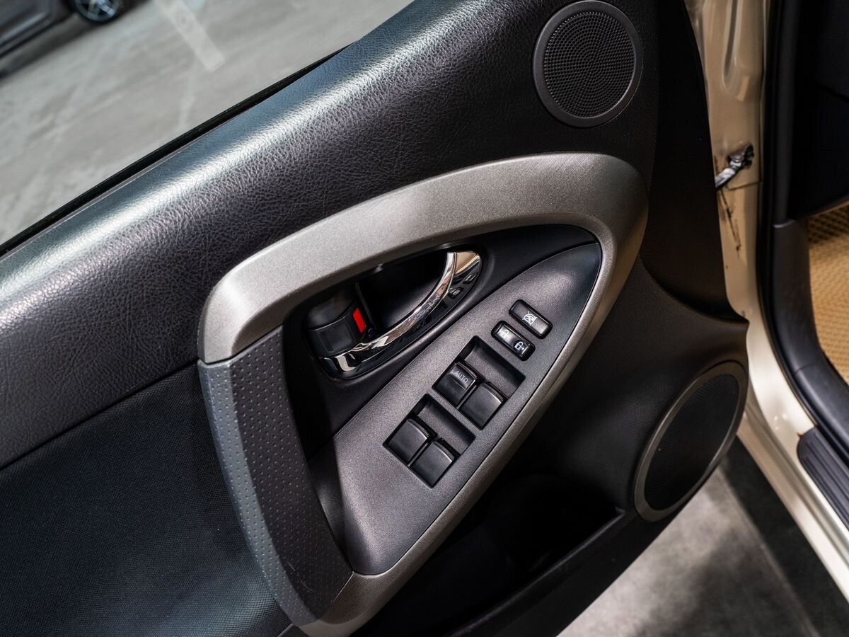 Toyota RAV4 2010 - фото автомобиля