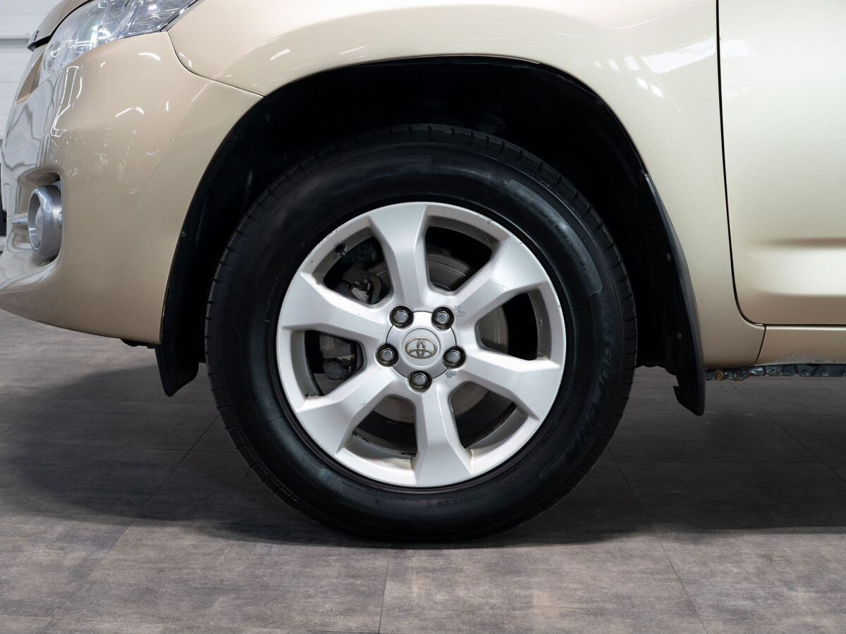Toyota RAV4 2010 - фото автомобиля