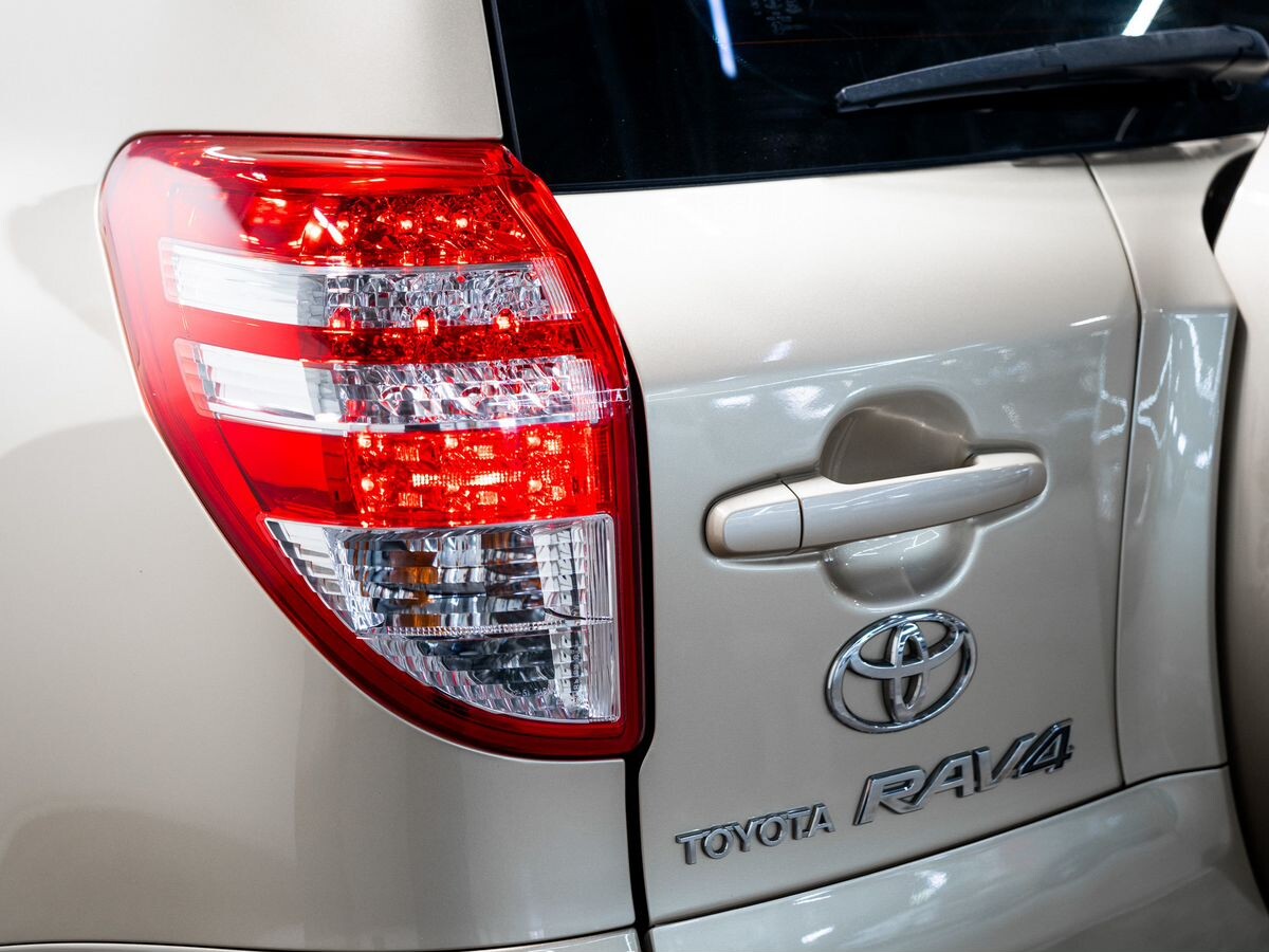 Toyota RAV4 2010 - фото автомобиля