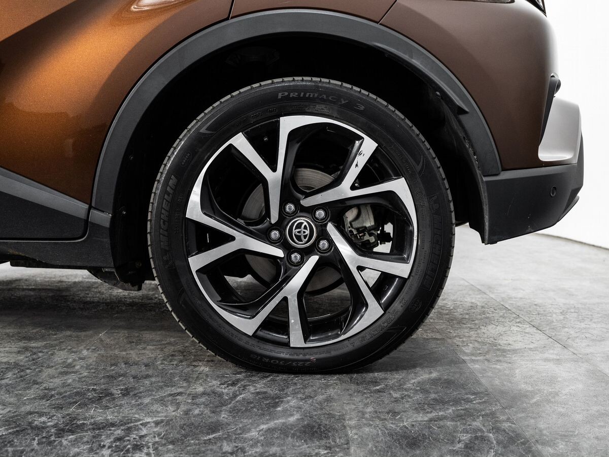 Toyota C-HR 2017 - фото автомобиля