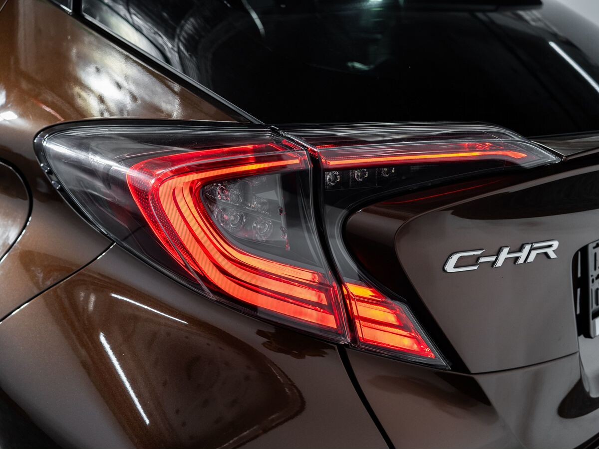 Toyota C-HR 2017 - фото автомобиля