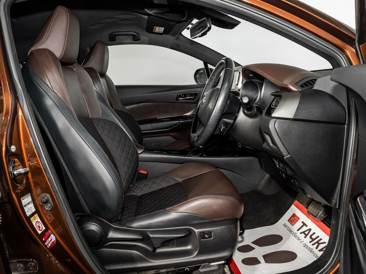 Toyota C-HR 2017 - фото автомобиля