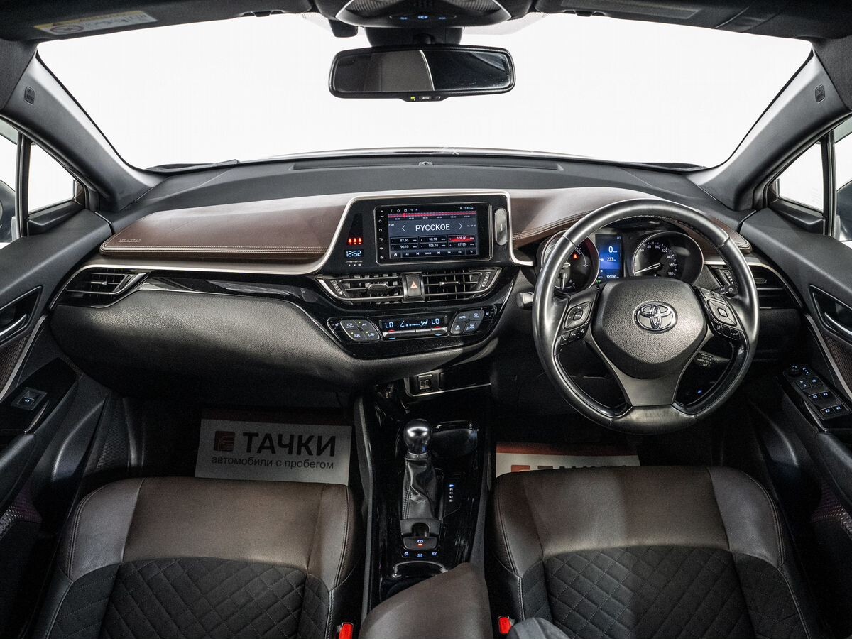 Toyota C-HR 2017 - фото автомобиля
