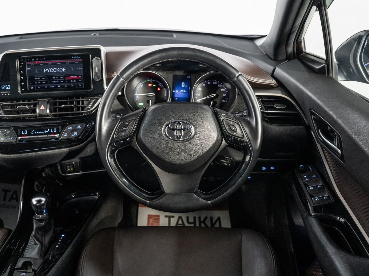 Toyota C-HR 2017 - фото автомобиля