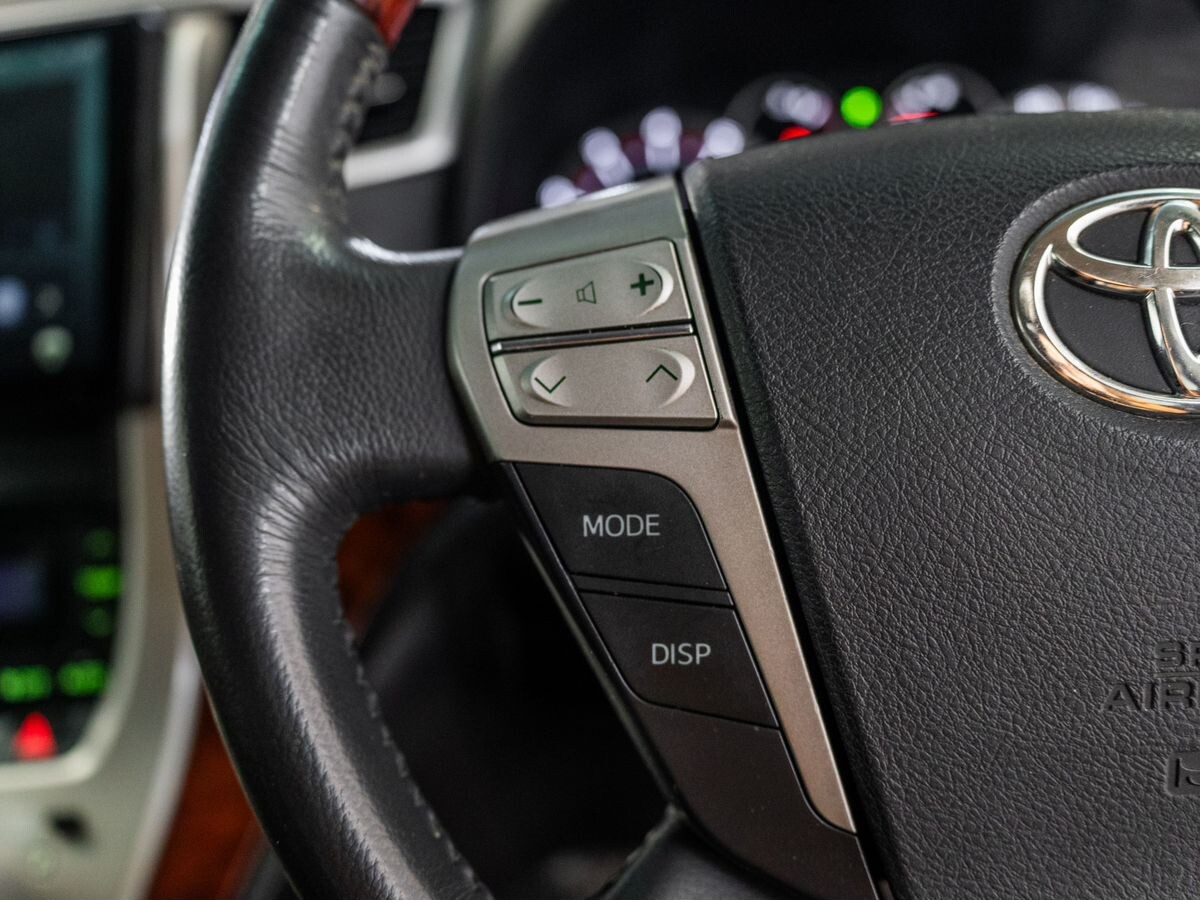 Toyota Vellfire 2011 - фото автомобиля