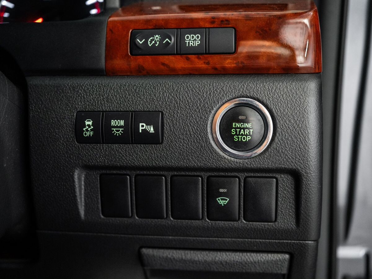 Toyota Vellfire 2011 - фото автомобиля