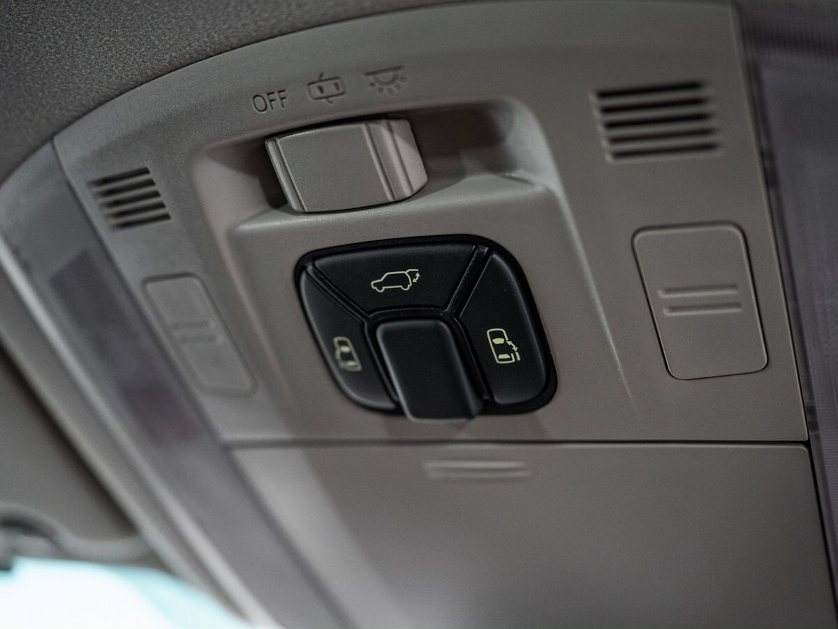 Toyota Vellfire 2011 - фото автомобиля