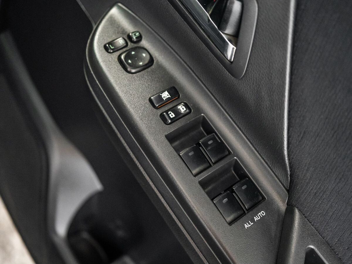 Toyota Vellfire 2011 - фото автомобиля