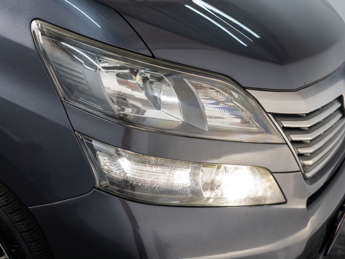 Toyota Vellfire 2011 - фото автомобиля