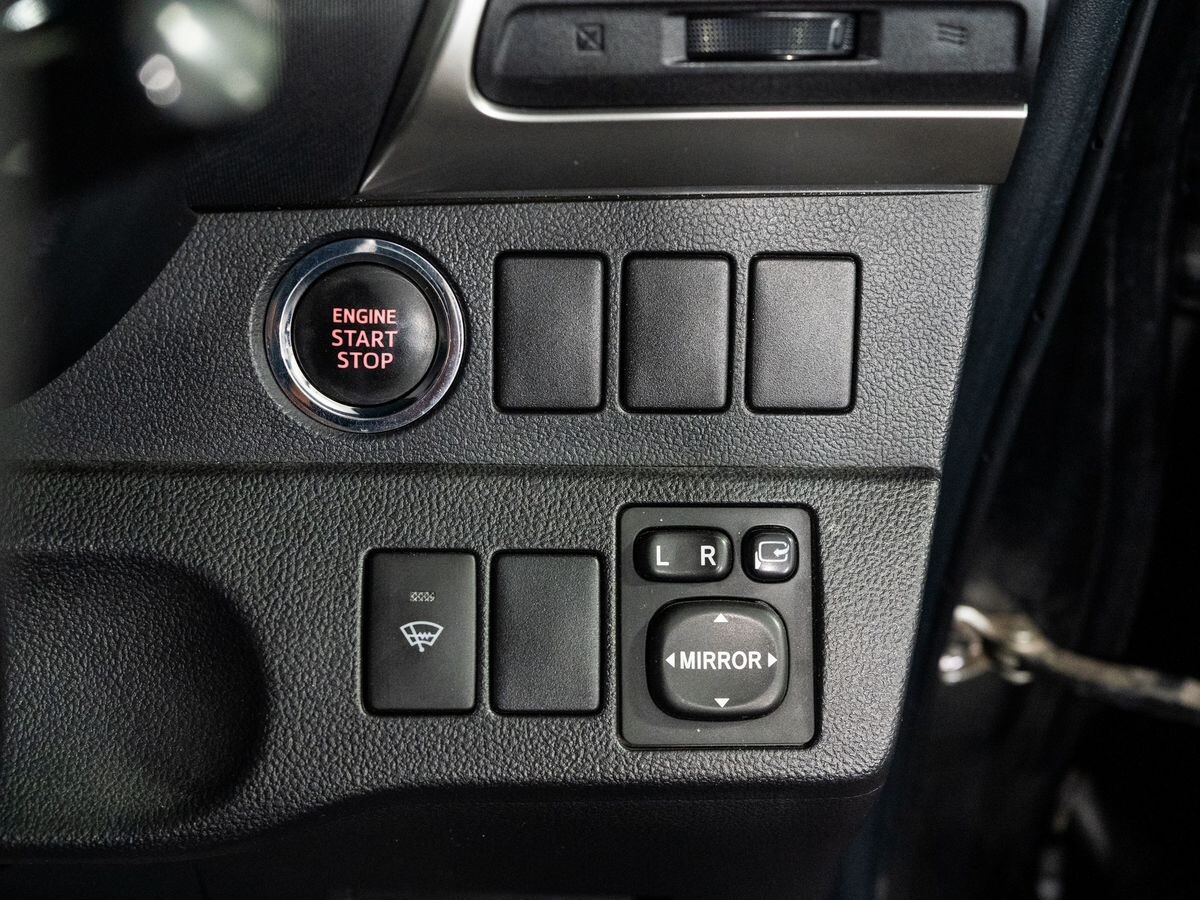 Subaru Trezia 2011 - фото автомобиля