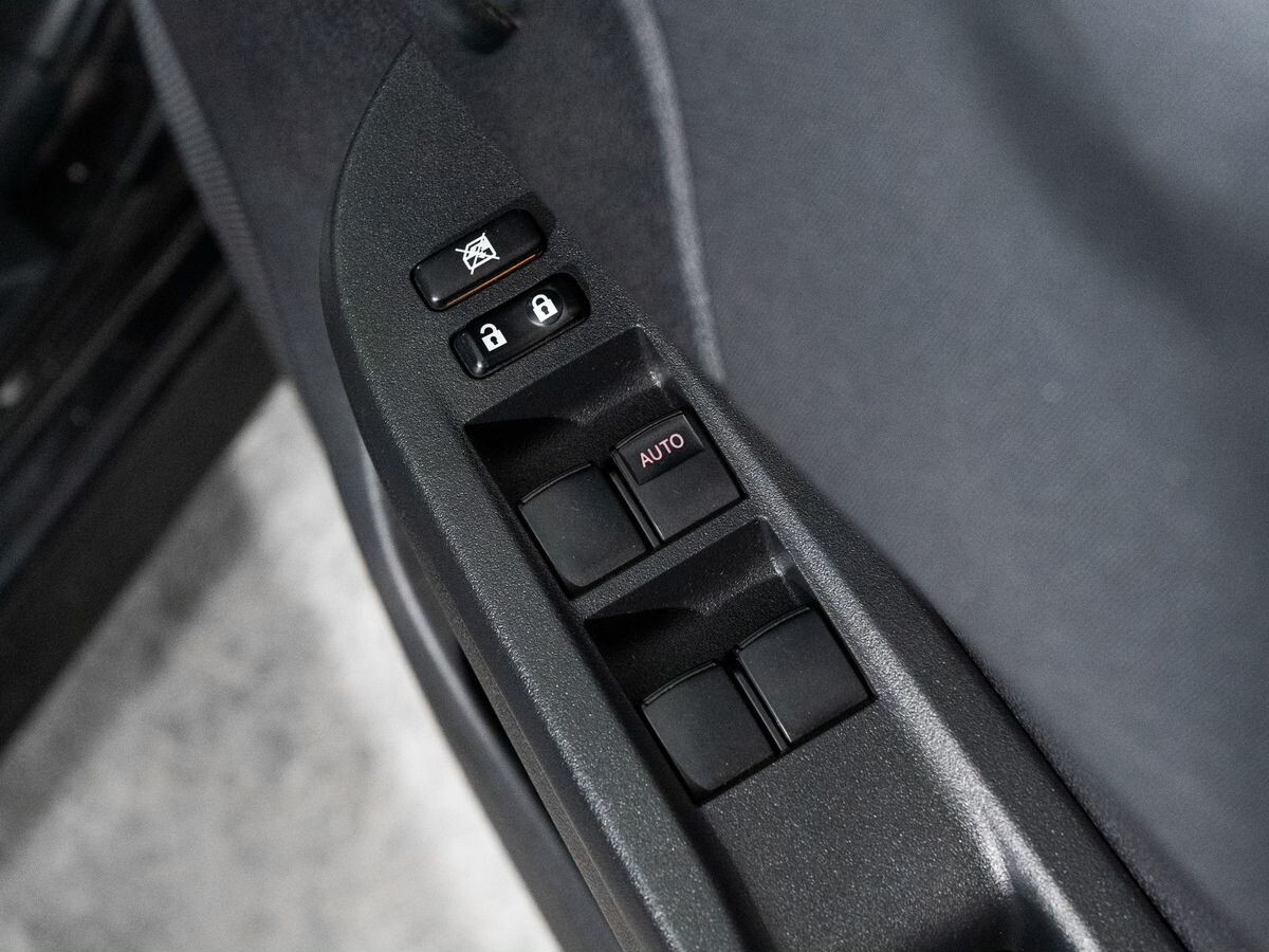 Subaru Trezia 2011 - фото автомобиля